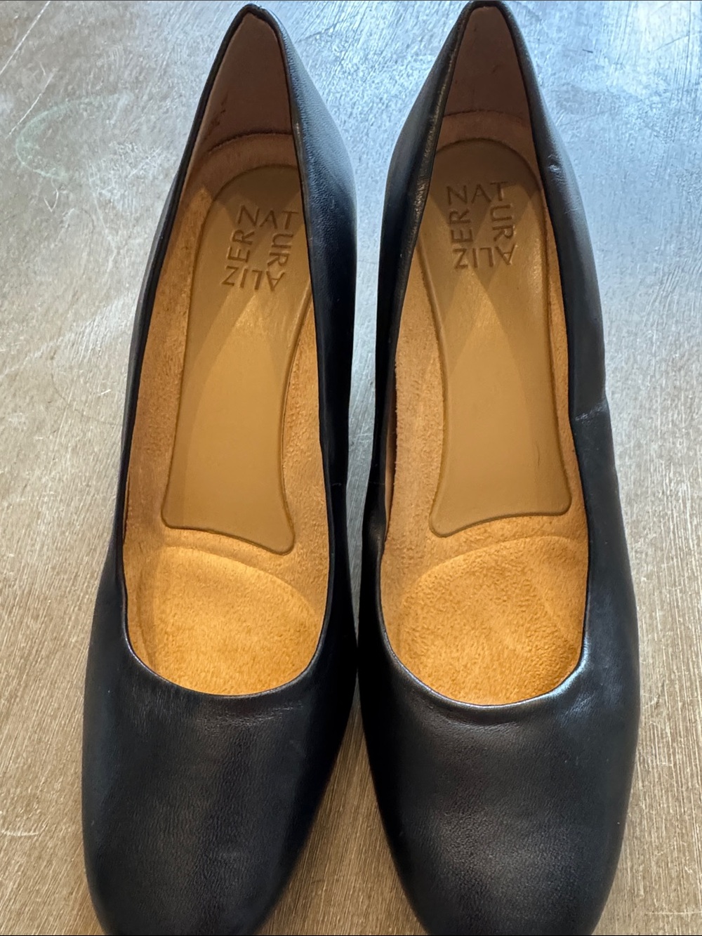 Naturalizer Black Leather Comfort Pump